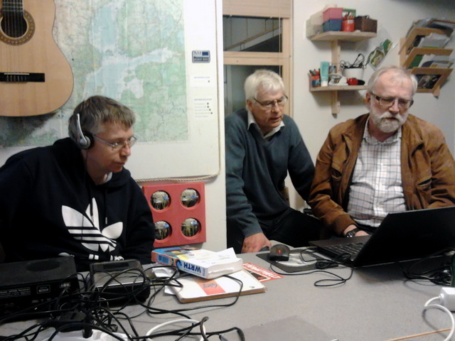 Dan, Alf och Thomas pratar DX med dator